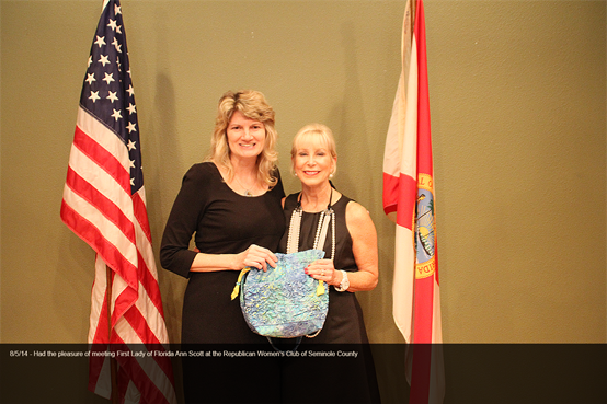 Honored to be standing with First Lady of Florida, Ann Scott admiring Elizabeth Scovil Handbags